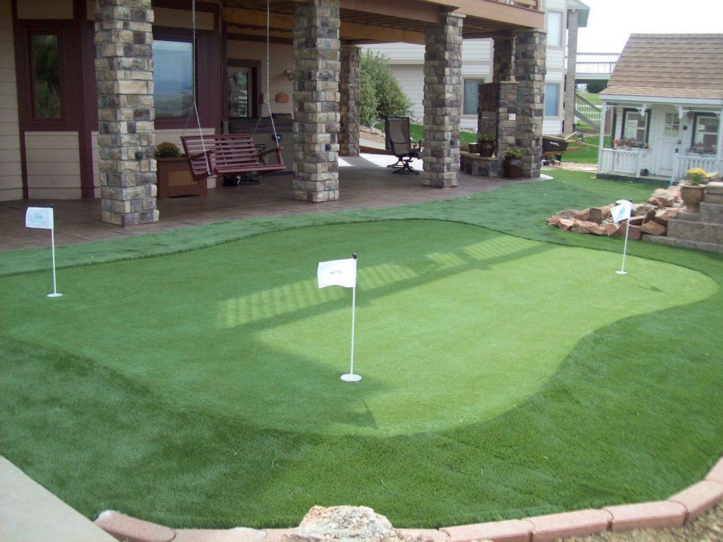 Artificial turf for golf putting green